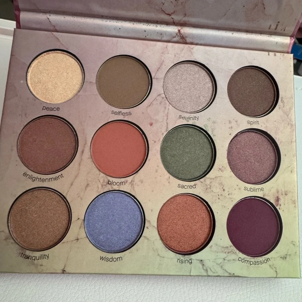 NEW OFRA Lotus eye palette
